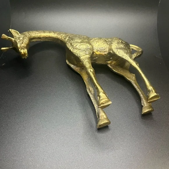 Solid Brass vintage giraffe figurine with a textured hide. 8” tall 8.5” wide - Picture 8 of 12